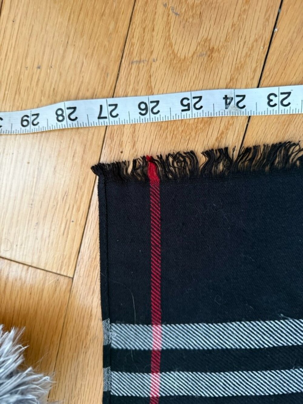 $650 Retail Burberry Nova Check Cashmere Scarf Black Classic Plaid Fringe - Picture 4 of 5